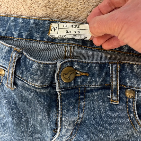 Free people jeans size 29. Waist 16. Inseam 32 - Picture 2 of 4